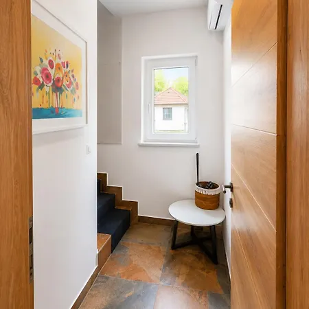 Apartment 902